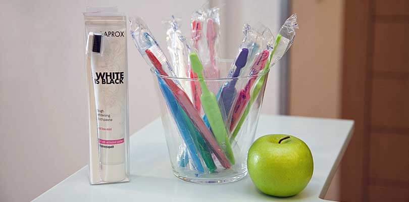 Zahnreinigung mit Zahnbürsten